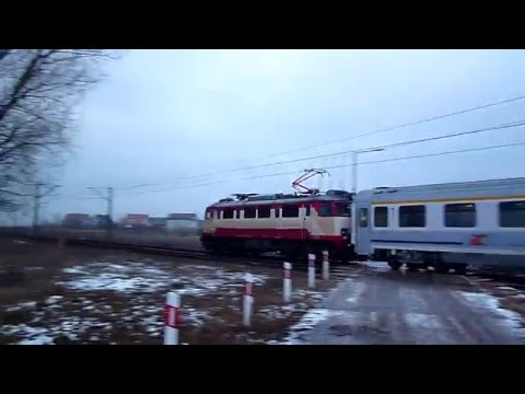 Śnieżka na przejeździe.