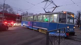 Знеструмлений трамвай перекрив рух на проспекті в Миколаєві: утворилися затори (відео)