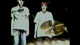 LES THUGS &quot;Flags&quot; (OFFICIAL VIDEO)