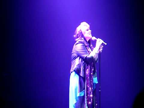 Erika Van Pelt - Glitter In The Air (American Idol Tour: Season 11)