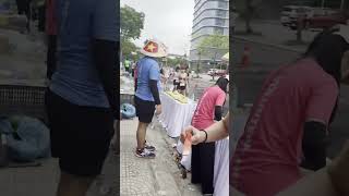 마라톤 뛰면서 수박 먹방~~~다낭마라톤에서나 할수있는일