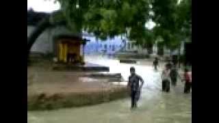 preview picture of video 'flood scen in gursarai jhansi'