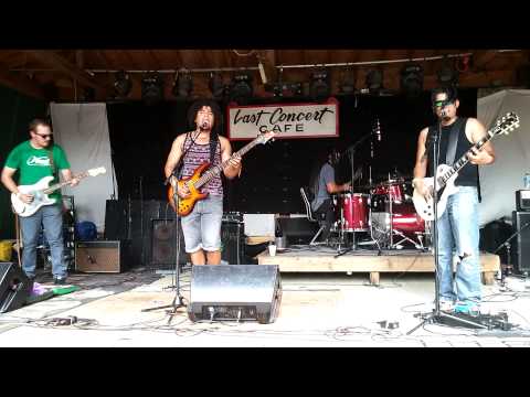 Disfrutalo! - " la Luna llora sangre" live at  Houston Melt Fest 2014