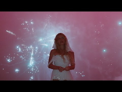 Slayyyter - BEAT UP CHANEL$ (Official Video)