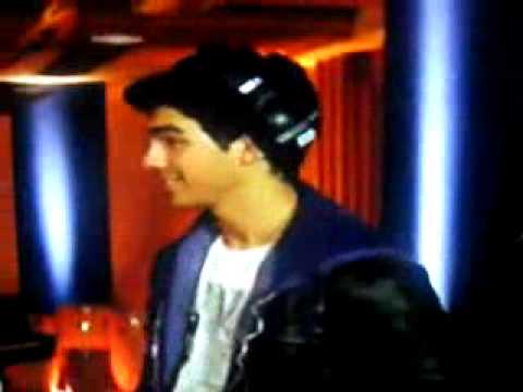 Backstage inedito di This Is Me: Martina e Joe Jonas