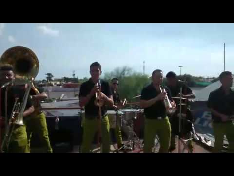 Banda Real Divina - Dos Mujeres Bonitas