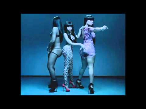 Nicki Minaj beez in the trap ft 2 chainz lyrics