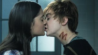 The New Mutants / Kiss Scenes 4K — Rahne and Dani (Maisie Williams and Blu Hunt) video