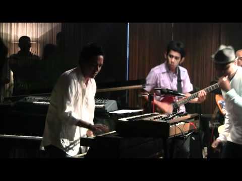 Glenn Fredly ft. Indra Lesmana - Mobil Balap @ Mostly Jazz 03/12/11 [HD]