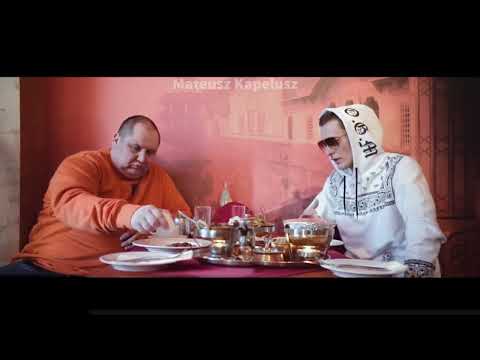 Wini soli danie w knajpie :)