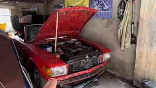 Mercedes R107: Dywany, tylna kanapa i wzmocnienia podłogi (wczesne modele)