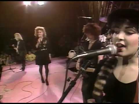 Video thumbnail for (Remember) Walking In The Sand - 1981