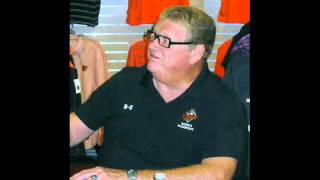 preview picture of video 'Boog Powell signs Baltimore Baseball & Barbecue'