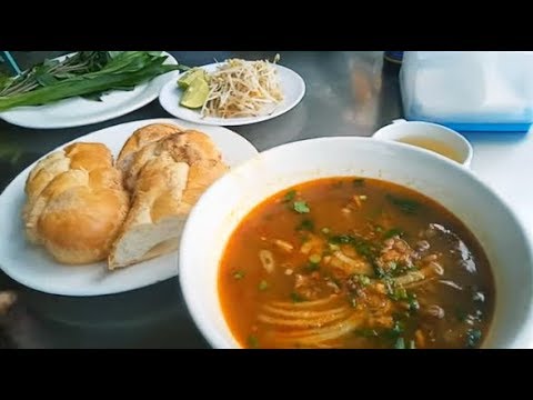 Breakfast In Phnom Penh-Eating Bread With Braised Beef And Noodle With Braised Beef-Eating Delicious