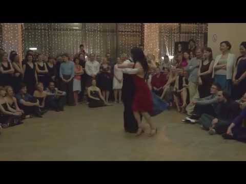  Mariela Sametband  and  Guillermo Barrionuevo  are  dancing  to  a  milonga