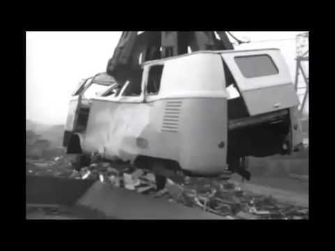 VW T1 Bulli wandert in die Schrottpresse