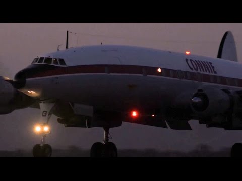 INCREDIBLE DUSK LANDING | Lockheed Super Constellation L-049 "Connie" ● 2017 Avalon Airshow