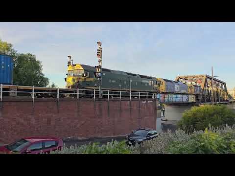 Pacific National G540 BL26 G520 7902V train stopping Maribyrnong River Bridge