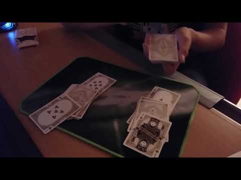 DU sortierst die Karten nach ihrer Farbe! Kartentrick #1