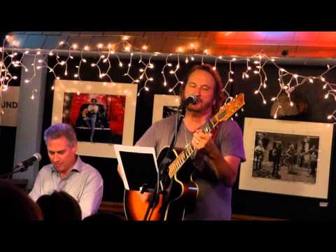 Gary Burr, I Try To Think About Elvis (Bluebird Cafe)