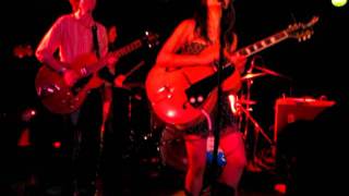 Thao w/ the Get Down Stay Down-- Beat Live