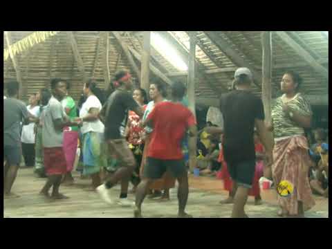 E uruaki te kai ao e bure te kauti (watch till the end)