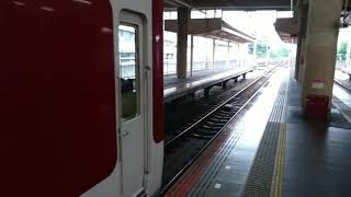 大阪阿部野橋駅で河内長野行きの準急の発車の様子