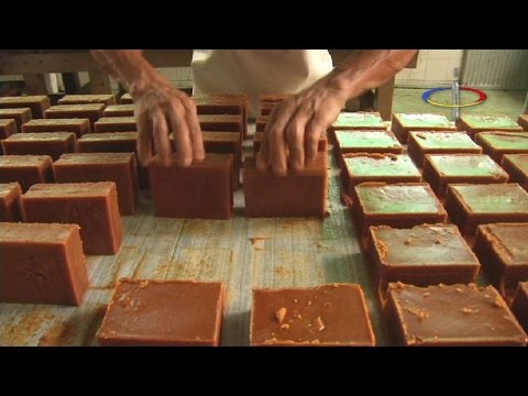 How is panela made?