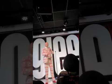 Fingers stand up comedian glee club