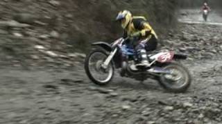 preview picture of video 'Petrele enduro/motocross race 2008 Matti Natri 34 (river crossing with Yamaha YZ 250)'