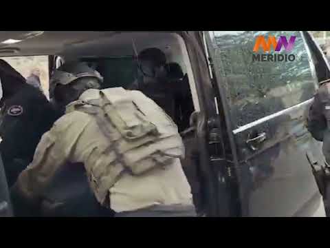 L'uscita di Matteo Messina Denaro dalla caserma dei carabinieri