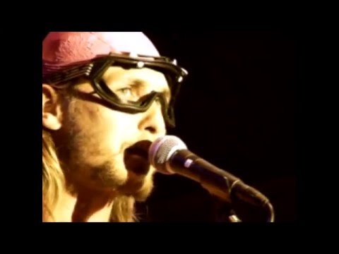 06. Chiki Liki Tu-a - Doktori v Prahe a daktorí v Kladne - Live at Hodokvas Pezinok (19.8.2006)