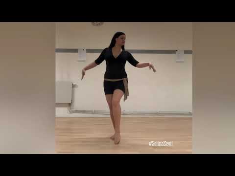 Bellydance in the dance studio - belly dancing 💃🏻 - practice belly dancing - Orientalisk dans