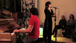 FODDER IN HER WINGS by Madeleine &amp; Salomon (Acoustic concert in Paris)