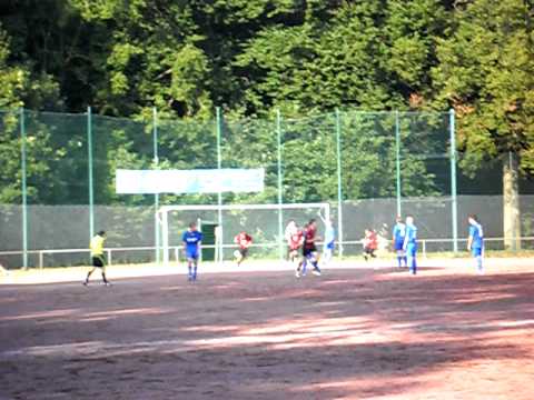 tor nach Bierhalsfreistoß.AVI