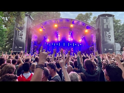 Voice of baceprot - god allow me (please) to play music live at valkhof festival 2022