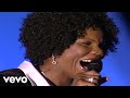 Lynda Randle - I'm Holding My Savior's Hand [Live]