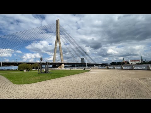 🎥🏙️In the square near the Sun Stone / City walk /Riga