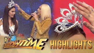 It's Showtime: Vice can't stop himself from touching the Miss Universe crown