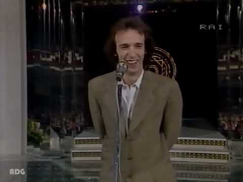 Roberto Benigni a Sanremo 1983 (presentazione "Tu mi turbi")