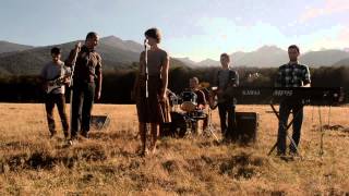 Formatia Canaan - Pe bratul Tatalui meu (official video)