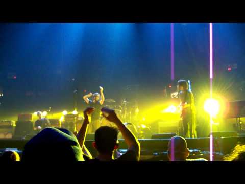 Pearl Jam 10.31.09 Spectrum Philly 4 - Halloween - Glorified G