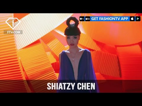 Paris Fashion Week Fall/Winter 2017-18 - Shiatzy Chen Front Row | FashionTV