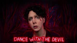 Kadr z teledysku Dance with the devil tekst piosenki Melovin