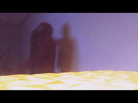 Dançando ao som de "Como Dois e Dois" (versão Hélio Flanders)