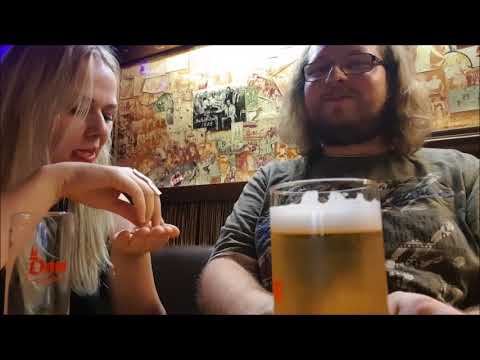 S01 E02: In den Nüssen ist mehr Urin - Michael Ulbts & Lara Autsch trinken Bier