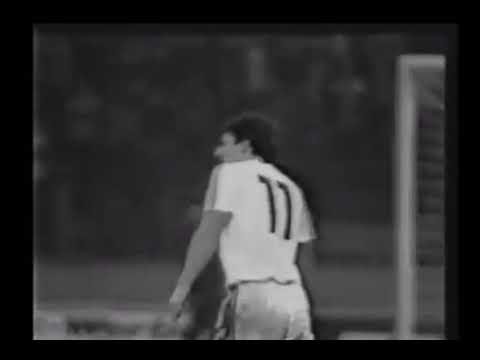 Klaus Allofs (Colônia) - 02/11/1983 - Colônia 4x2 Ujpest Dosza-HUN - 2 gols