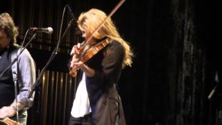 Alison Krauss & Union Station - Sawing on the Strings/Wild Bill Jones [Live]