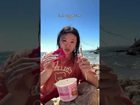 it genuinely tastes better here🥹🌊☀️ #australia #buldak #mukbang #buldak #cooking #beach