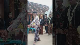 Download lagu ACARA TEMU MANTEN, SALAH SATU PROSESI PERNIKAHAN ADAT JAWA. #cantik #beranda mp3